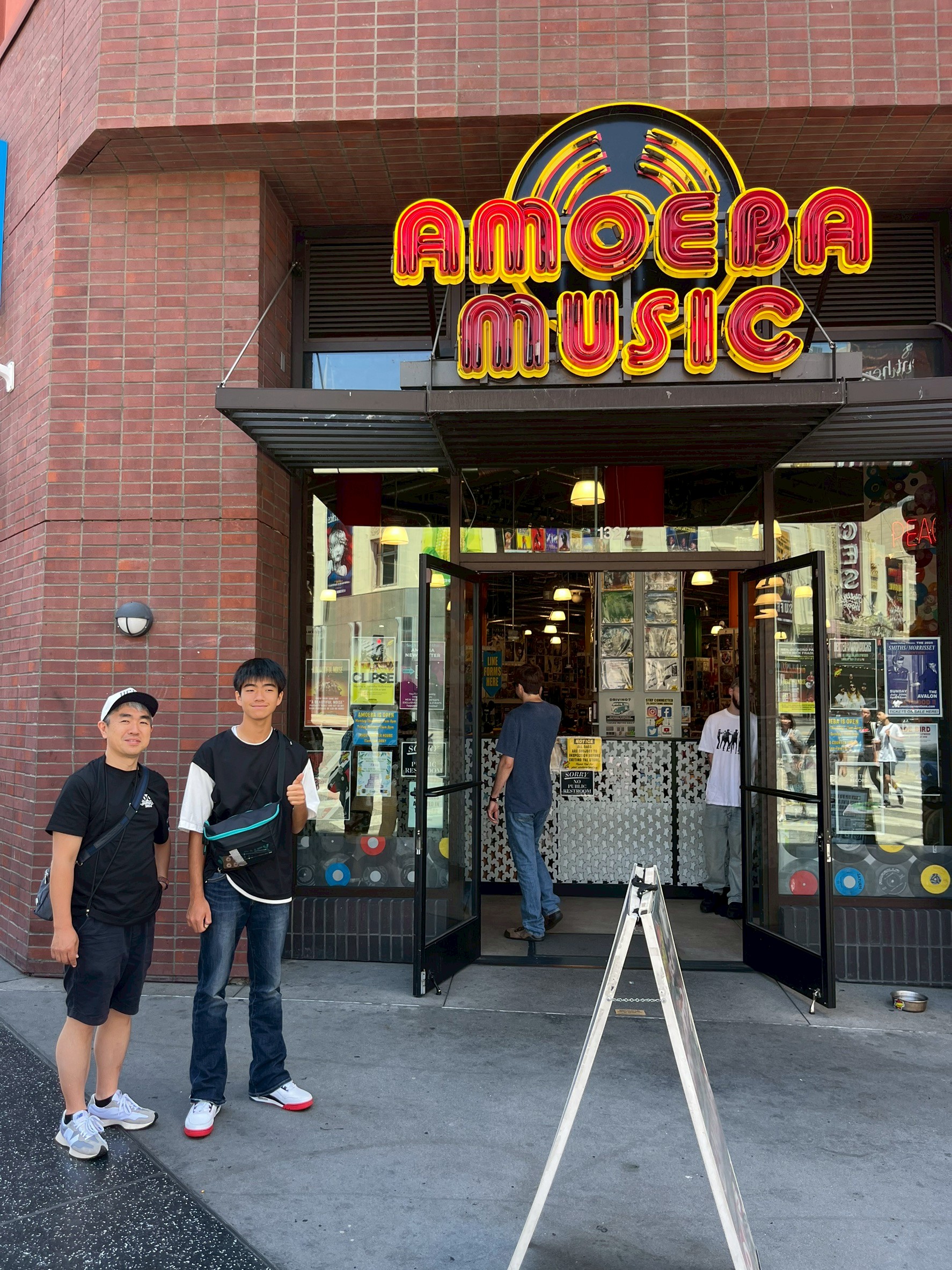 Michael Jackson Tour in Los Angeles | Music Video Locations & Murals - sub photo 11