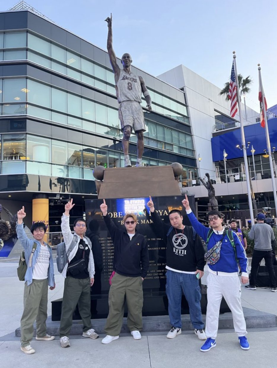Los Angeles Lakers Tickets & Game Night Tour (Crypto.com Arena) - sub photo 5
