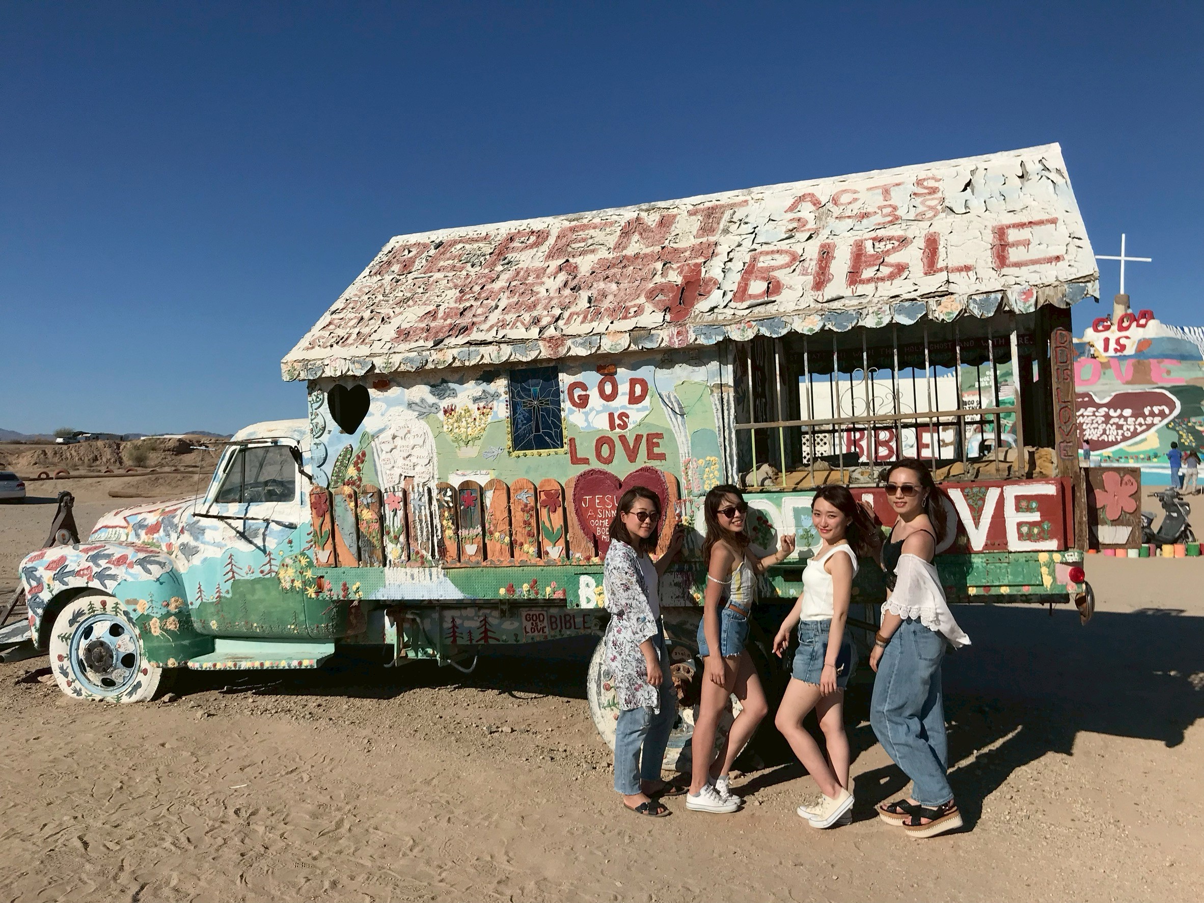 Salvation Mountain & Slab City | Private Tour from Los Angeles with a Guide - photo 4