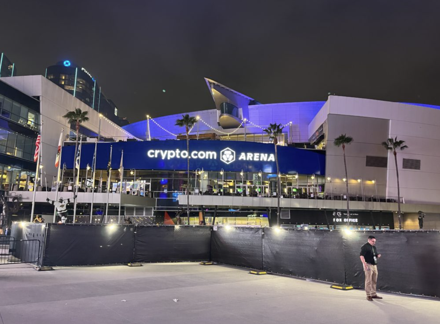 Los Angeles Lakers Tickets & Game Night Tour (Crypto.com Arena) - photo 2
