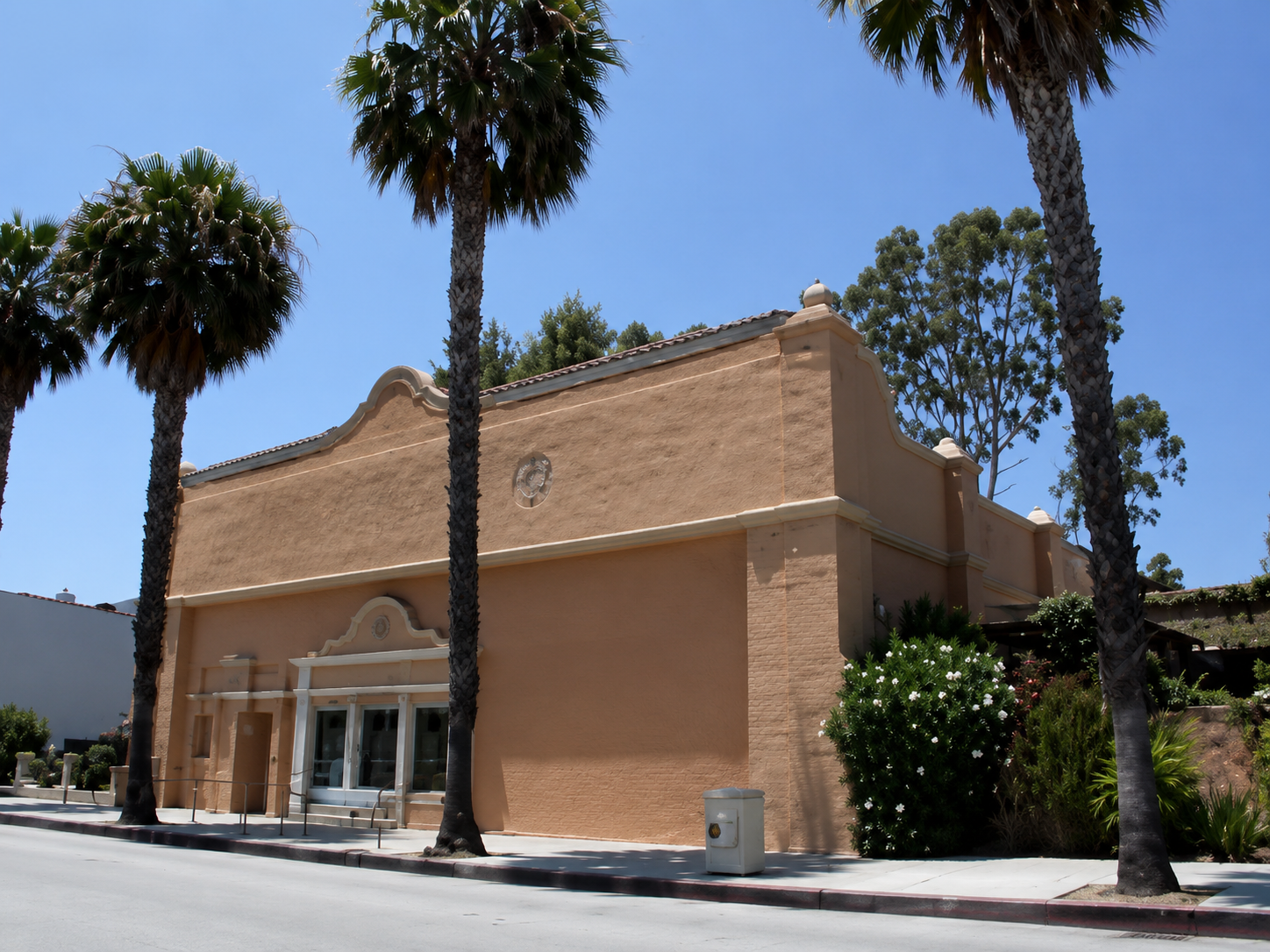 Michael Jackson Tour in Los Angeles | Music Video Locations & Murals - sub photo 48
