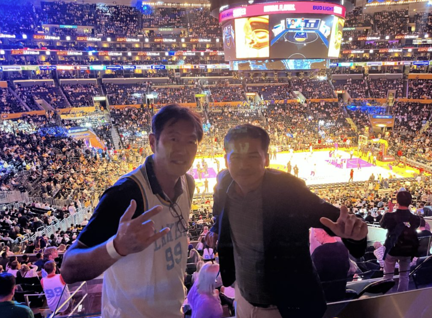 Los Angeles Lakers Tickets & Game Night Tour (Crypto.com Arena) - photo 1