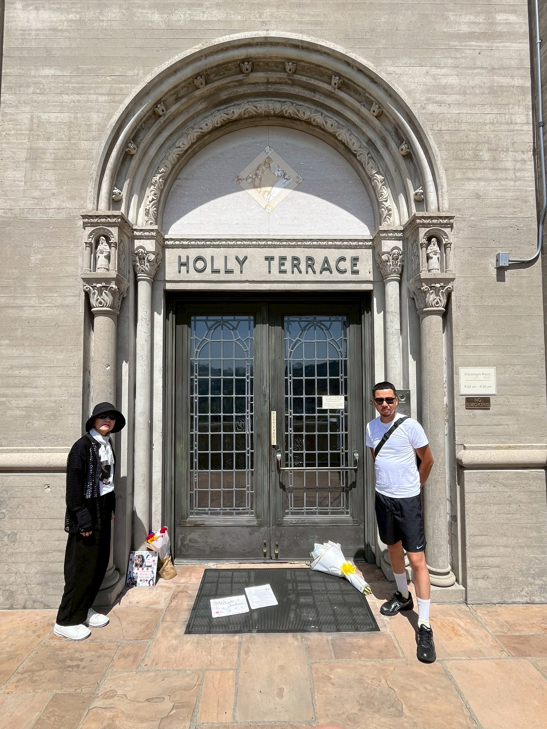 Michael Jackson Tour in Los Angeles | Music Video Locations & Murals - sub photo 8