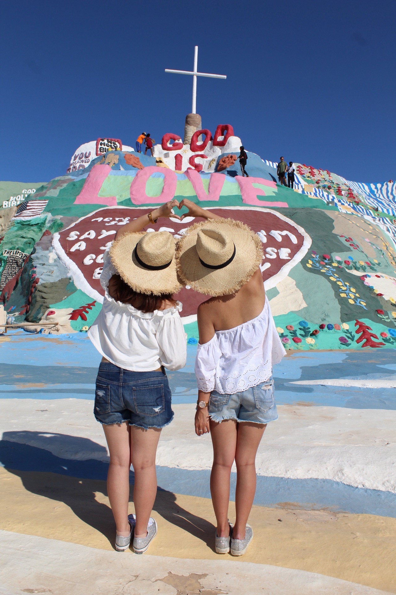 Salvation Mountain & Slab City | Private Tour from Los Angeles with a Guide - photo 1